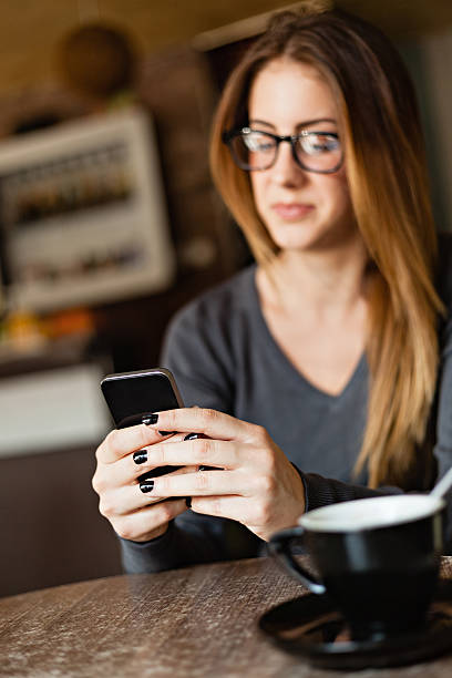 istock Girl using smart phone in a cafe 484377001