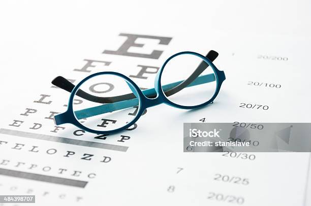 Brille Am Auge Chart Stockfoto und mehr Bilder von Alphabet - Alphabet, Auge, Augenheilkunde