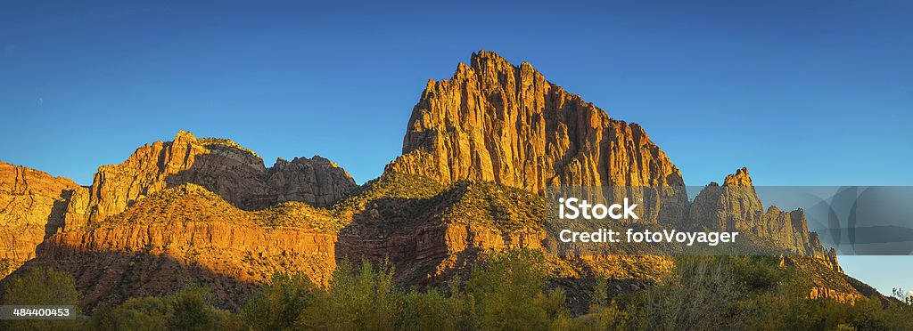 Picos deserto-formação rochosa panorama Parque Nacional de Zion Utah - Royalty-free Ao Ar Livre Foto de stock