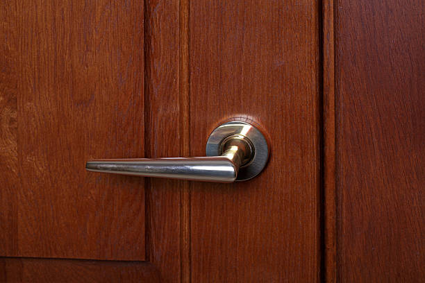 istock Modern style door handle on natural wooden door 484407040