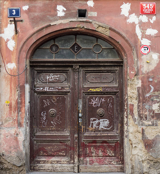 istock Closed Wooden Doors of Abandoned Building 484423470