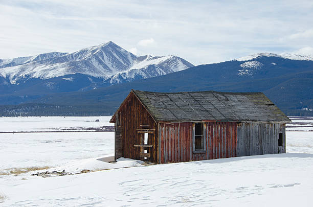 Abandoned Barn and Mount Elbert in Winter An old abandoned barn tells of days long gone in the inhospitable winters near Leadville, Colorado. In the background is the state's highest peak, Mount Elbert. leadville stock pictures, royalty-free photos & images