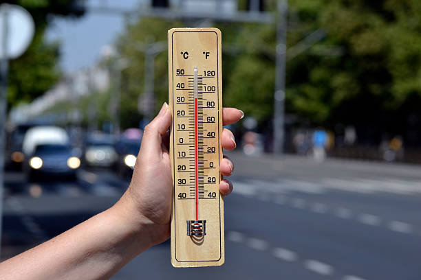 istock Thermometer - Hot in the City 484426906