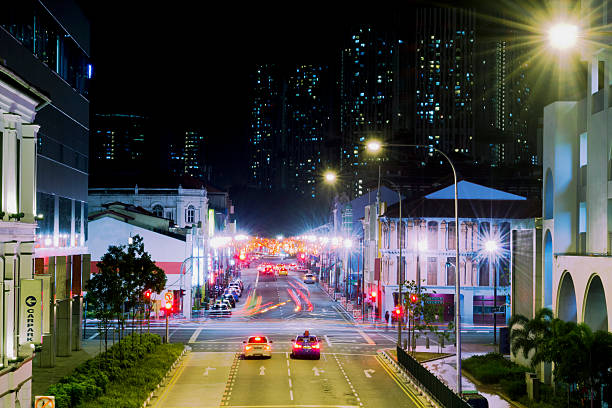 ciudad de singapur - car hotel people night fotografías e imágenes de stock