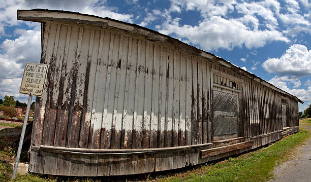 istock Abandoned Vintage Railway Station 484431500