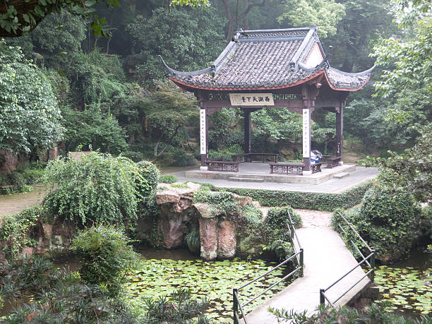 istock Pavillion in West Lake, Hangzhou, China 484438940