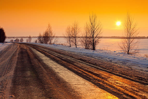 istock Beautiful winter sunrise 484471287
