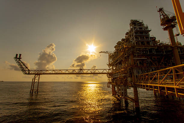 istock Oil and gas platform in offshore 484473447