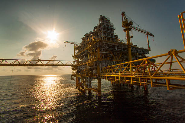 istock Oil and gas platform in the offshore 484473451