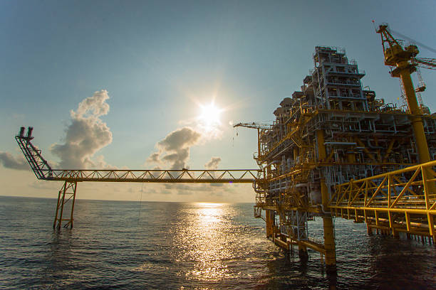 istock Oil and gas platform in the offshore 484473453