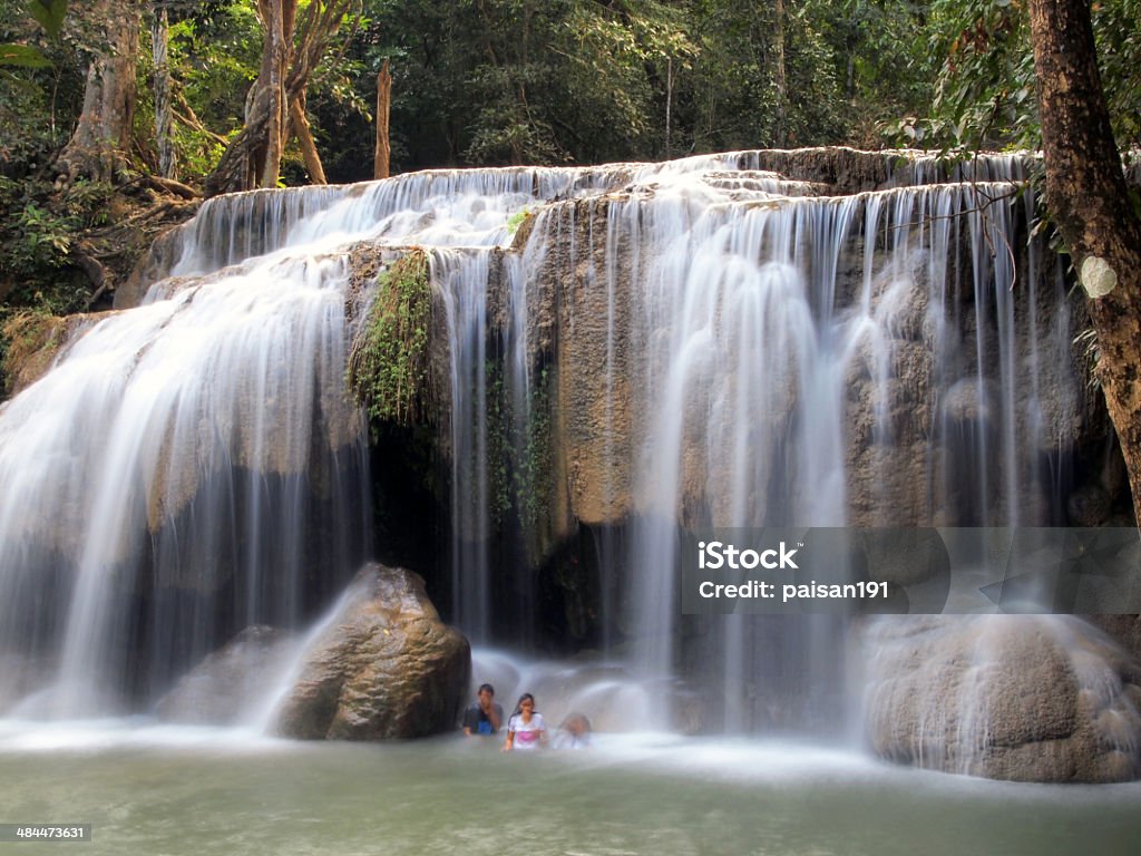 Cascada en parque nacional de Erawan, Kanchanaburi, Tailandia - Foto de stock de Agua potable libre de derechos