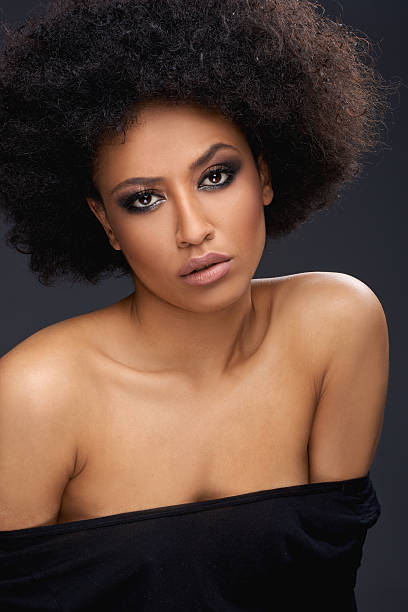 istock Beautiful glamorous Afro-American woman 484474861