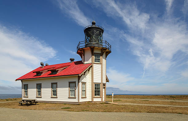 cenno storico faro cabrillo. mendocino, nord della california - point cabrillo sea pacific ocean sky foto e immagini stock