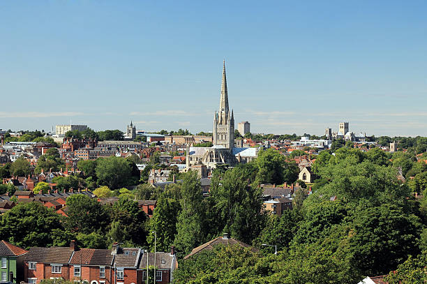 norwich city em um dia de verão - east anglia fotos imagens e fotografias de stock