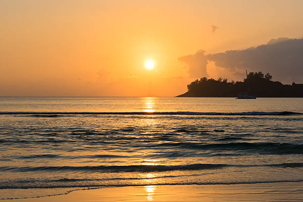 istock Beautiful tropical sunset ocean background 484507654