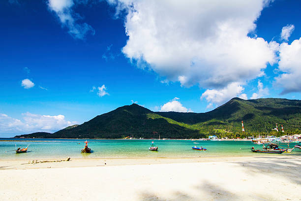 istock Beaches and fishing boats 484515765