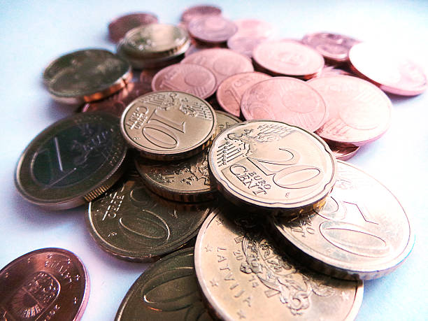 euro monete in-one e i centesimi di euro - number 10 gold business paper currency foto e immagini stock