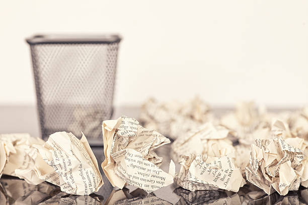 istock Wastepaper basket with wrinkled paper 484517259