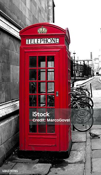 Cabina De Teléfono Roja Foto de stock y más banco de imágenes de Aire libre - Aire libre, Arquitectura, Calle