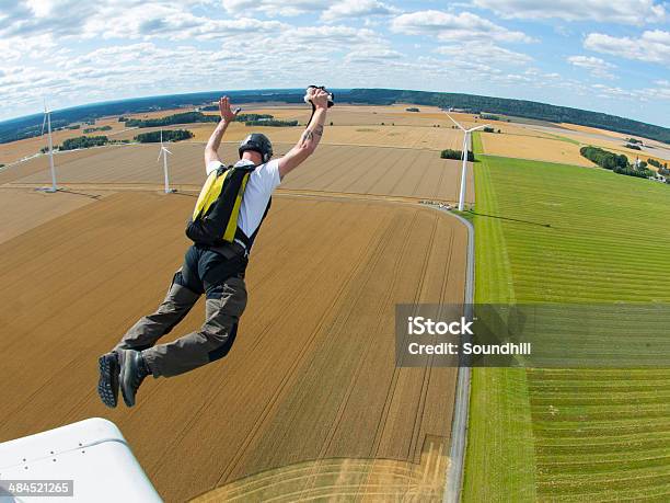 Przyjmowanie Leap - zdjęcia stockowe i więcej obrazów Skok wiary - Skok wiary, BASE jumping, Energia wiatru