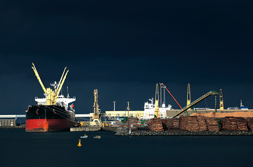 Ship Loading Cargo at Portland Victoria Austrlia, Canon 5dMkii Lens EF70-200mm f/2.8L USM ISO 50