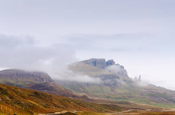 quiraing, écosse - quiraing needle photos et images de collection