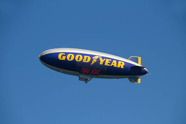 goodyear dirigível - goodyear brand name - fotografias e filmes do acervo