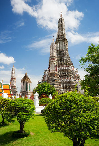 wat-arun-tempel - wat arun buddhism temple stone stock-fotos und bilder