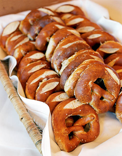 istock Lye pretzels in the basket 484553682