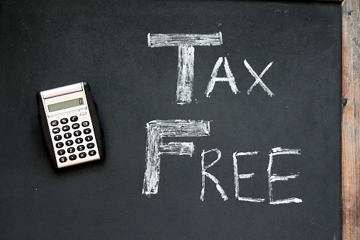 Libres de impuestos & on Chalkboard texto calculadora photo