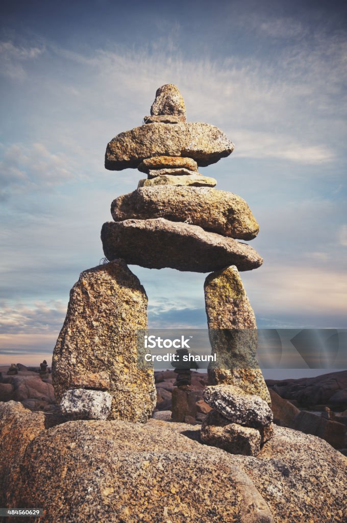 Monumento Inuksuk - Foto de stock de Canadá libre de derechos