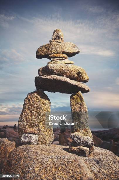 Photo libre de droit de Inuksuk Monument banque d'images et plus d'images libres de droit de Canada - Canada, Inukshuk, Culture canadienne