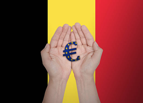 miembros de la ue bélgica proteger el euro señal - belgium belgian flag flag shield fotografías e imágenes de stock