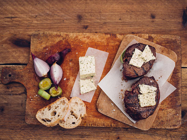 istock Steak medallions with baguette, cheese, leeks and onions 484574204
