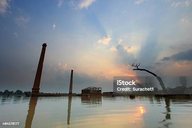 Abandonado Edifícios - Fotografias de stock e mais imagens de Abandonado - Abandonado, Ajardinado, Antigo