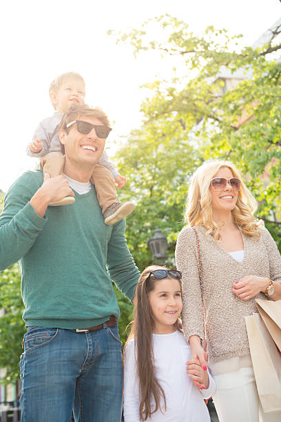 istock Family in shopping 484601879