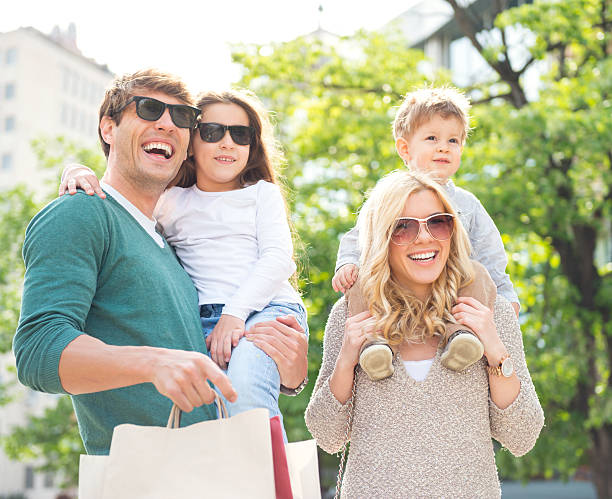 istock Family in shopping 484601889