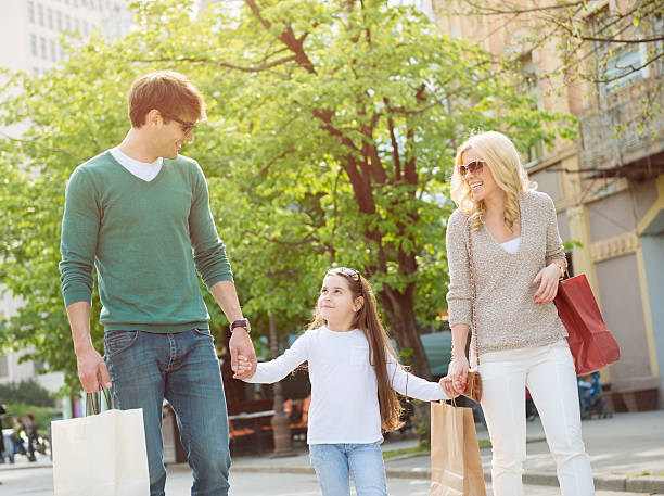 istock Family in shopping 484601919