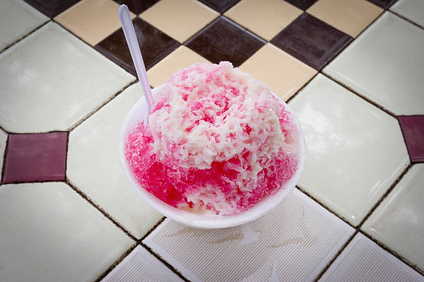 istock shaved ice and red water, Thai desserts 484602590