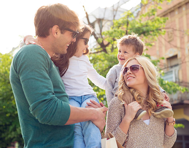 istock Family in shopping 484604433