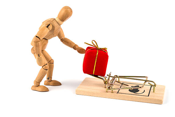 wooden mannequin and gift in a mousetrap wooden mannequin and a present in a mousetrap schenken stock pictures, royalty-free photos & images