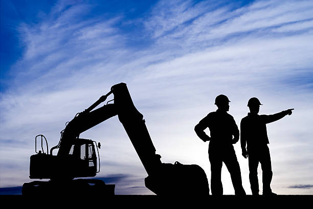サイトでの建設作業員 - industrial equipment industry growth silhouette ストックフォトと画像