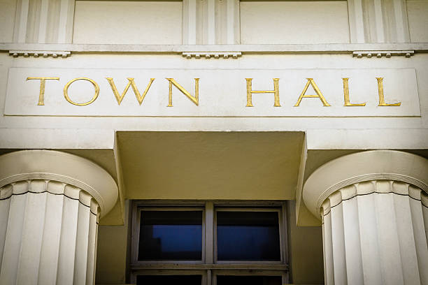 Town hall Large gold lettering on exterior of local government building east sussex photos stock pictures, royalty-free photos & images