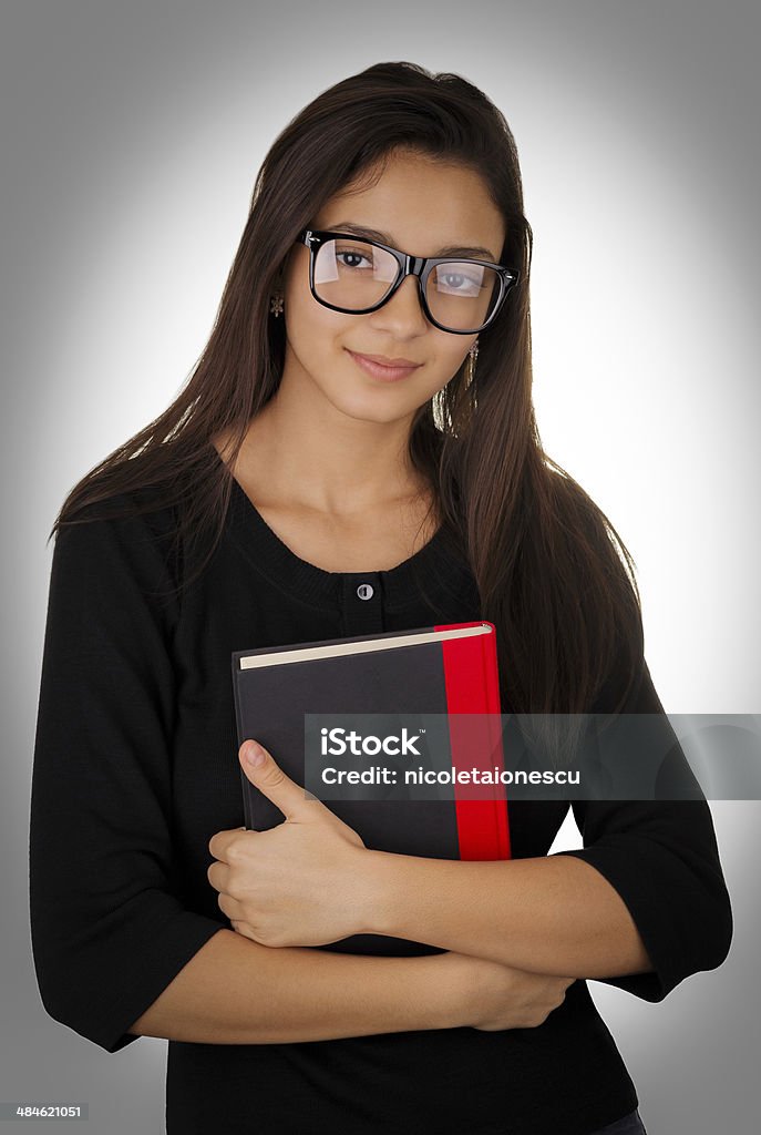 Mädchen mit Brille hält ein Buch - Lizenzfrei Attraktive Frau Stock-Foto