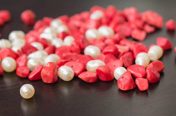 istock The scattered beads of red and white color 484628396