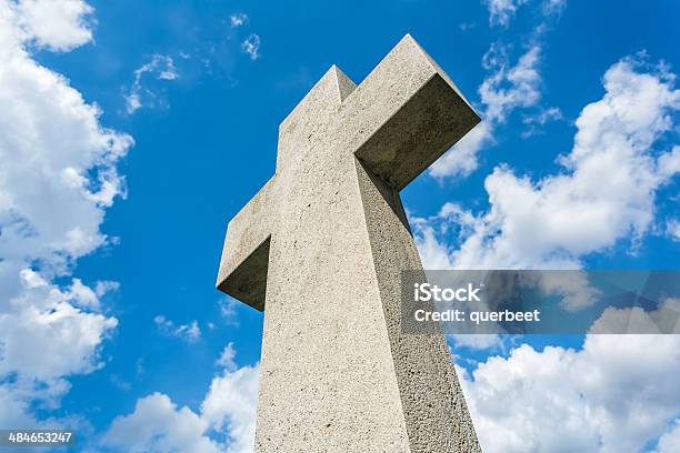 Kreuz Gegen Dramatischer Himmel Stockfoto und mehr Bilder von Christentum - Christentum, Dramatischer Himmel, Fotografie