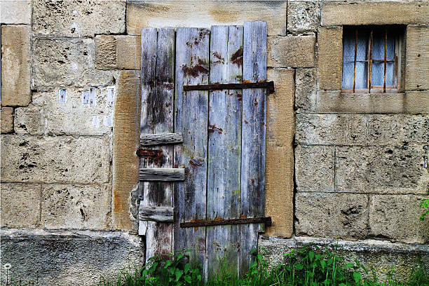 istock Aged door of the dwelling 484654643