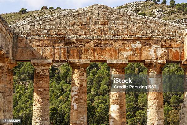 Griechischer Tempel In Die Antike Stadt Segesta Sizilien Stockfoto und mehr Bilder von Anhöhe