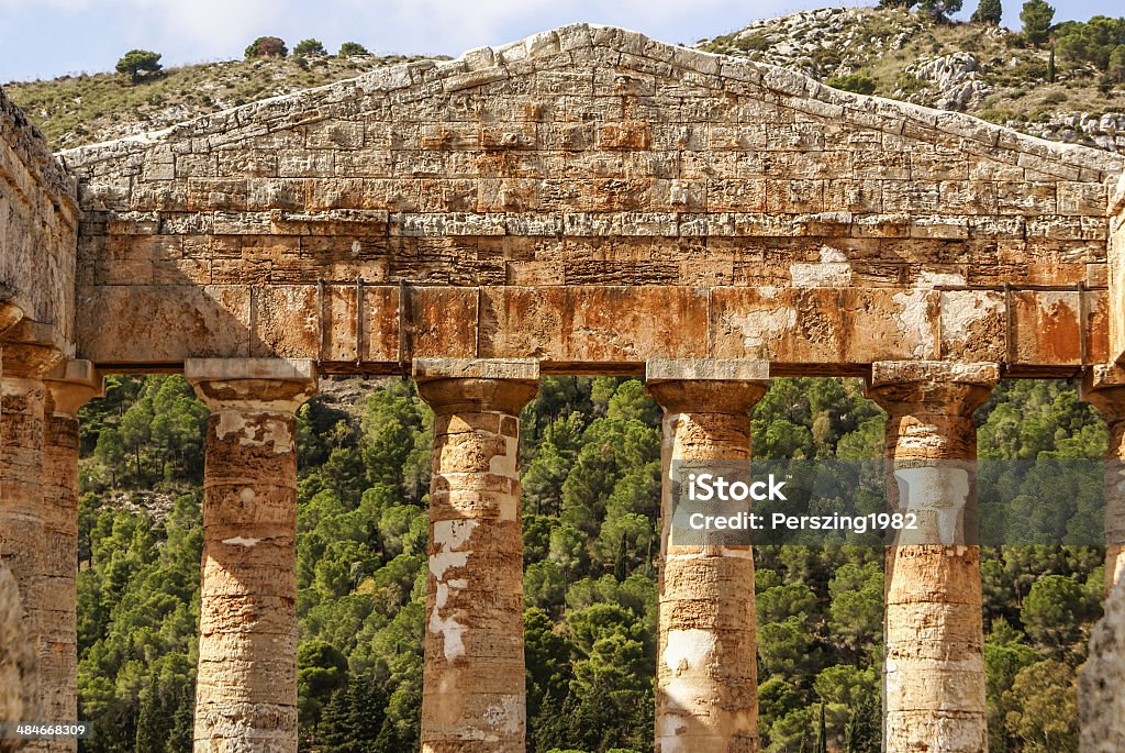 Греческий Храм на древний город Седжеста (Segesta) на Сицилии - Стоковые фото Антиквариат роялти-фри