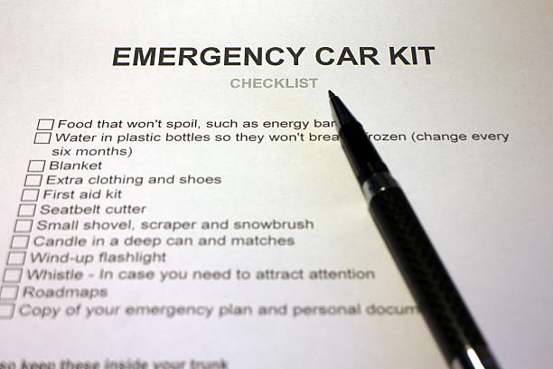 auto kit di preparazione di emergenza - travel healthcare and medicine emergency services urgency foto e immagini stock
